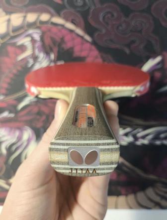 Продам теннисную ракетку