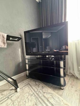 Продам телевизор с подставкой