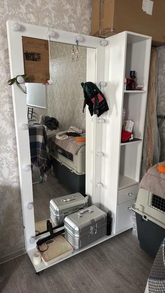 Продам стеллаж на колесиках