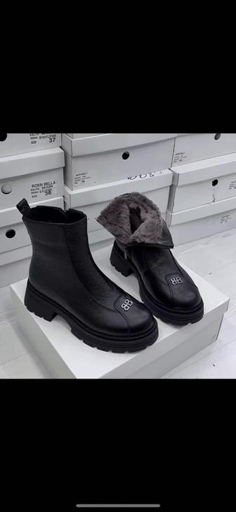 Женские ботинки