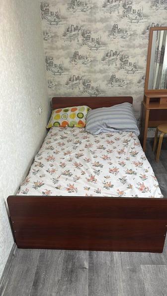 Кровать с матрасом