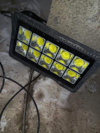 Светодиодный прожектор