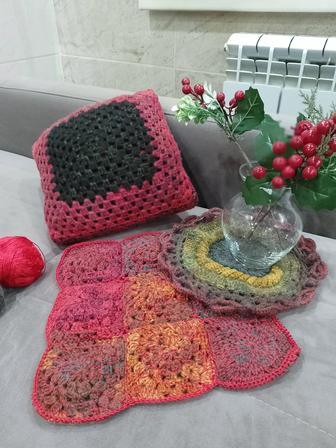 Вязанная подушка, сидушка, подставка для горячего