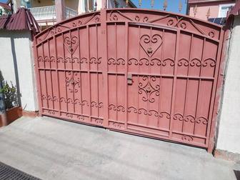 Продам ворота, со встроенной калиткой, железные б/у.