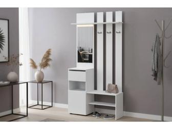 Вешалка айнасымен