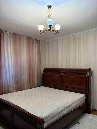 Итальянский спальный гарнитур из натурального дерева. Срочная продажа.