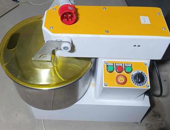 Продам промышленный тестомес