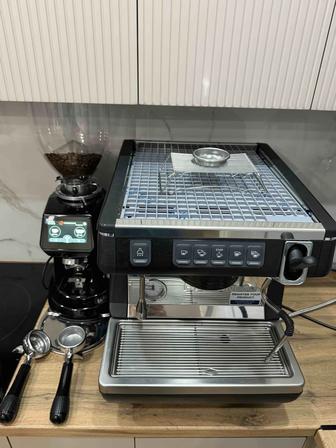 Кофемашина Nuova Simonelli Appia Life 1gr автомат и кофемолка Fiorenzato