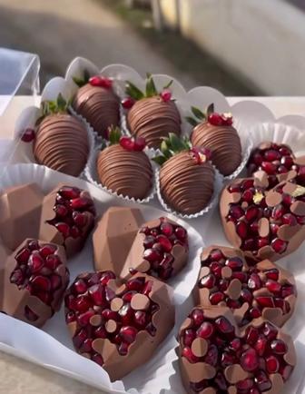 Клубника гранат в шоколаде