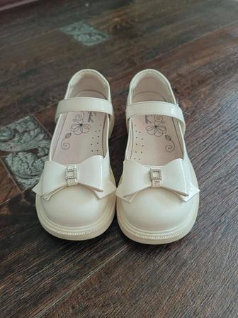 Продам туфли для девочки 32 р.