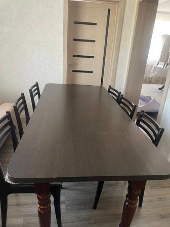 Стол и стулья для кухний