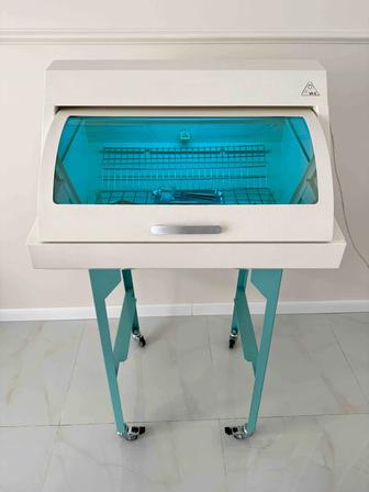 УФ-шкаф (УФ-стерилизатор, бактерицидный шкаф) для обработки и хранения инст