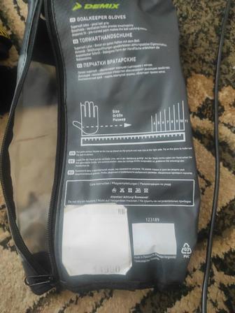 Перчатки вратаря