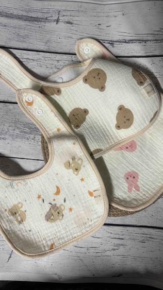 Муслиновый нагрудник