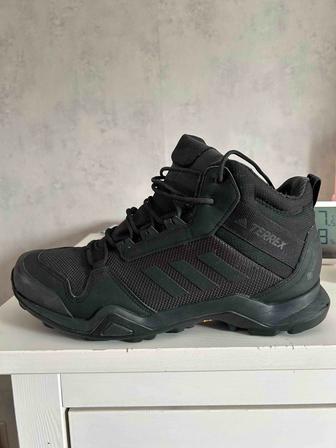 Продам треккинговые ботинки Adidas Terrex Gore-Tex 42 размер