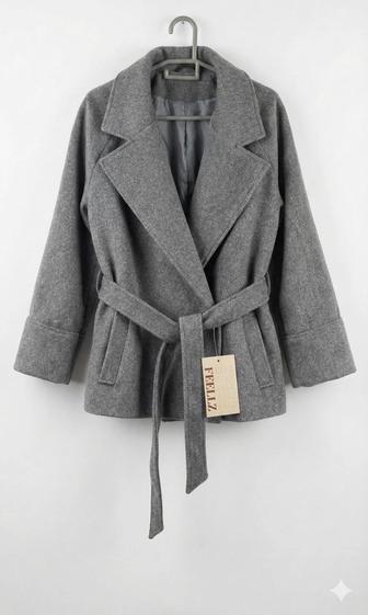 Серое пальто из шерсти
