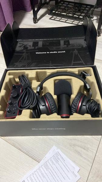 Звуковая карта Focusrite Scarlett Solo Studio 4th Gen