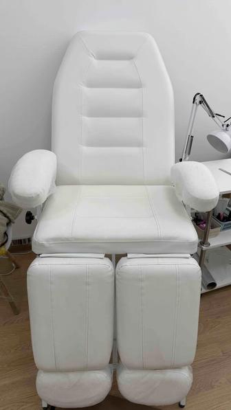 Продаю педикюрное кресло/ кушетка 2в1