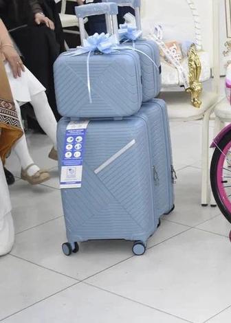 Продаеться набор чемодан