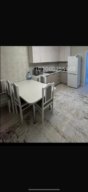 Стол кухонный большой