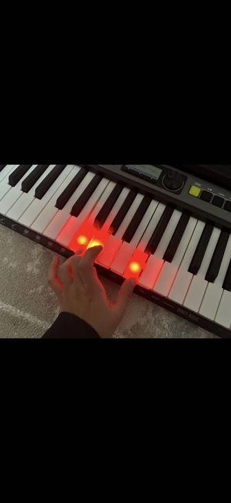продам синтезатор Casio (почти новый)
