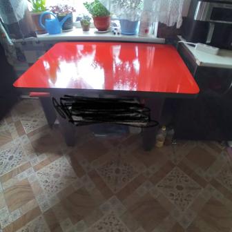 Продам стол кухонный