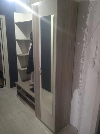 Продам прихожую новая