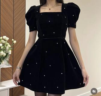 Платье с камушками из ткани бархат