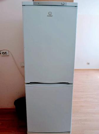 Продам холодильник Индезит