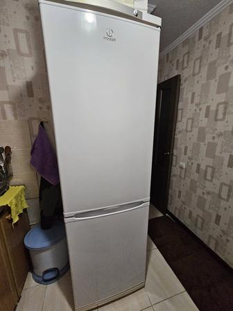 Холодильник Indesit