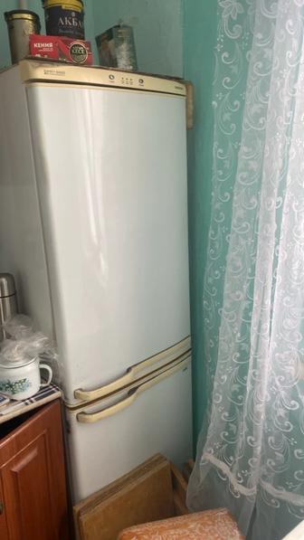 Отдам холодильник на металл