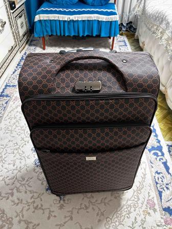 Продаю чемодан