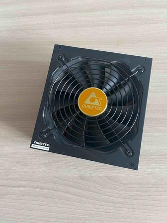 Продаю блок питания для ПК
Chieftec SLC-750C
750W 80 Bronze