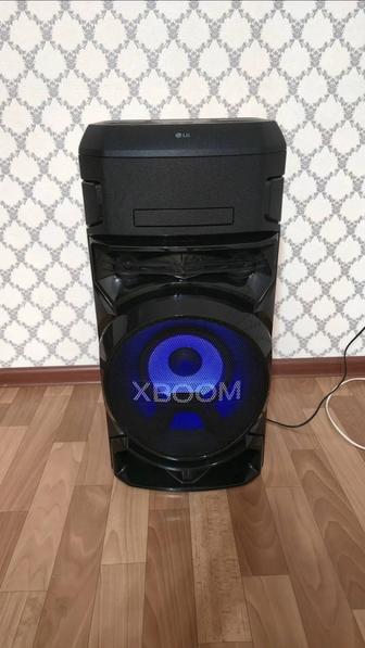 Портативная колонка LG