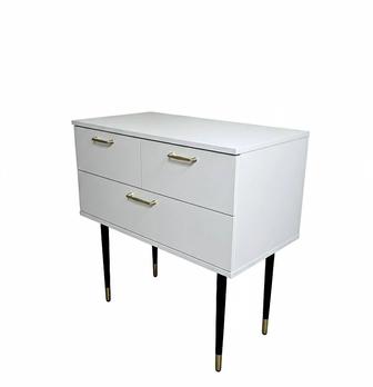 Тумба с тремя ящиками на ножках