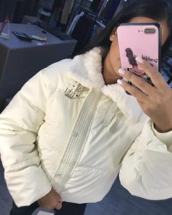 Продаю демисезонную куртку