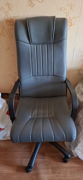 Продаю офисное кресло