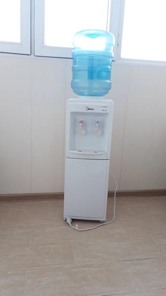 ПРОДАМ. Диспенсер(кулер) MIDEA бутыль для воды в отличном состоянии.