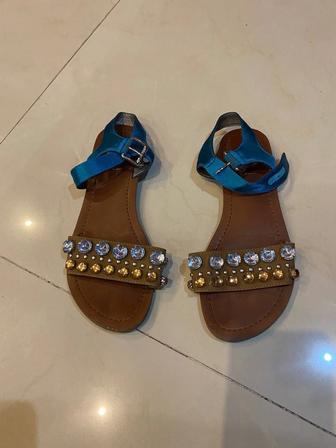 Сандалии Guess