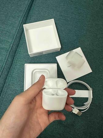 Продам кейс Apple AirPods 2