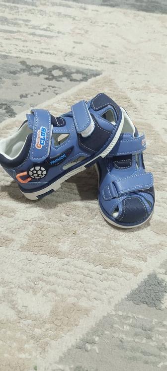 Продам новые сандали